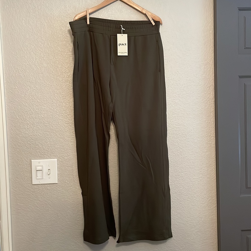 NWT Pact Studio Track Pant Green Size XL